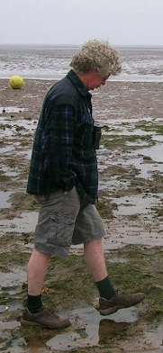 guus met
                kijker